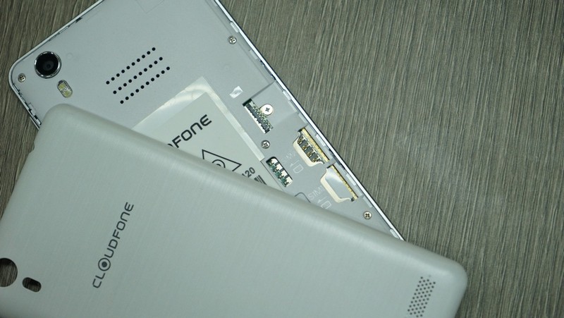 Cloudfone Excite2 deschis