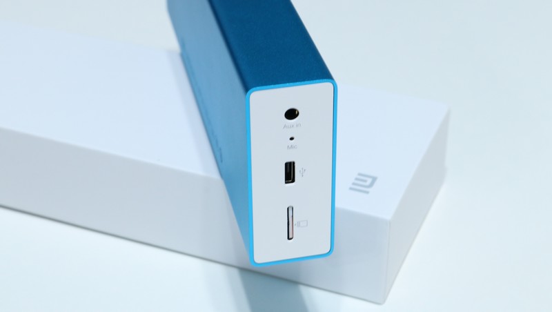 Xiaomi Mi Bluetooth Speaker lateral