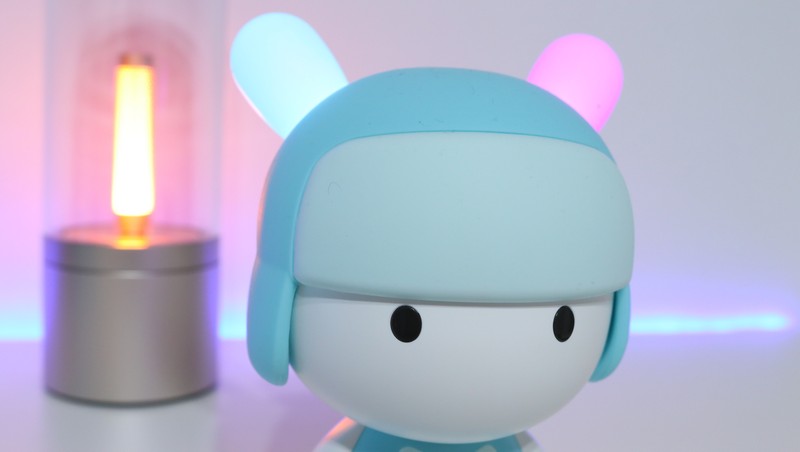 Xiaomi MITU Mini Story Teller fata aproape