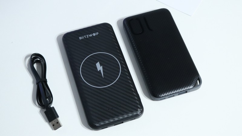 BlitzWolf BW-WP1 – design si constructie langa Huawei