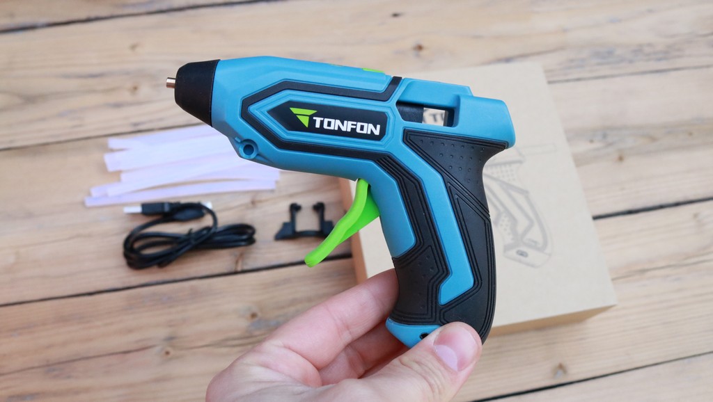 Pistol de lipit cu batoane de silicon Xiaomi Tonfon – review (7)