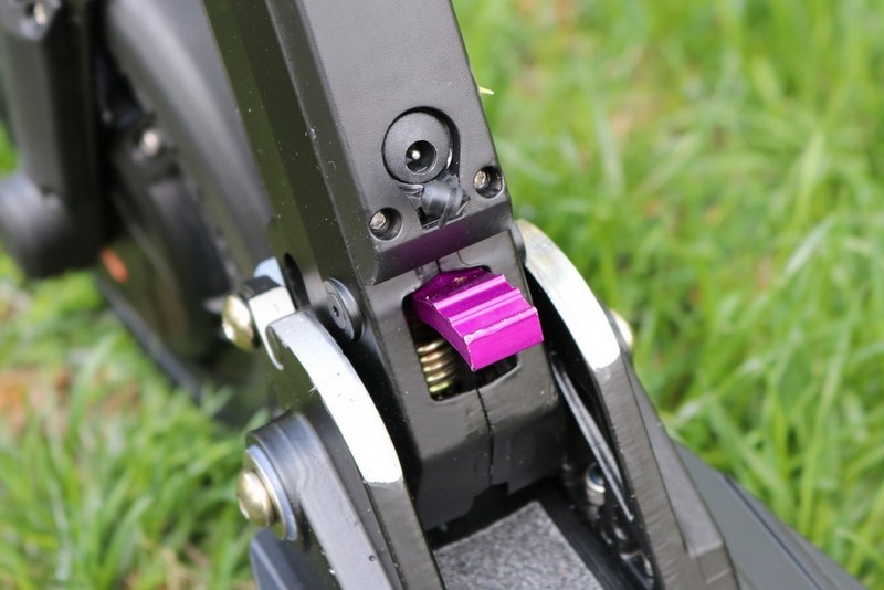 Trotineta electrica Kugoo S1 - buton pliere
