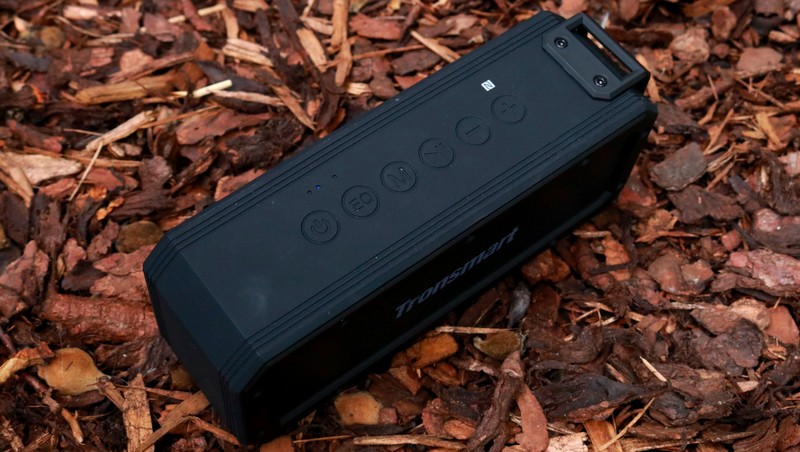 Boxa portabila Tronsmart Element Force Plus - control