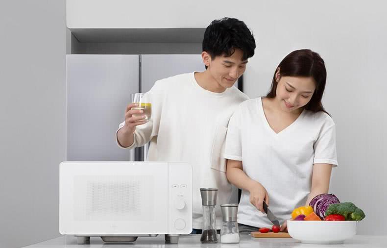 Cuptor cu microunde Smart de la Xiaomi Mijia