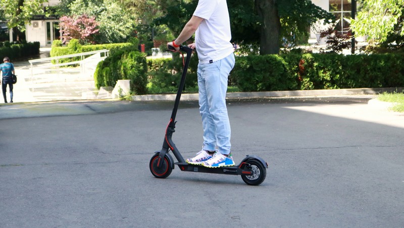Trotineta electrica Xiaomi Mijia M365 Pro - review si pareri - spatiu pentru picioare
