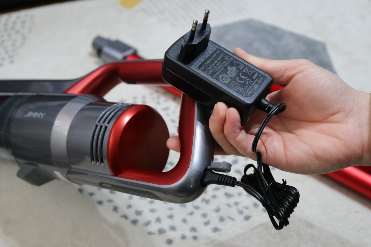 Aspirator vertical Jimmy JV65 Plus - incarcator