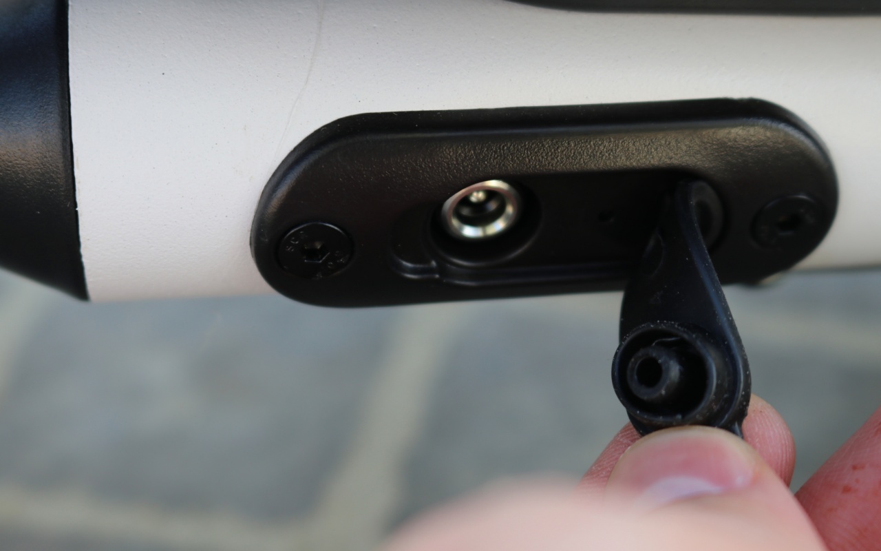 Trotineta electrica NextDrive N7 - port pentru incarcare