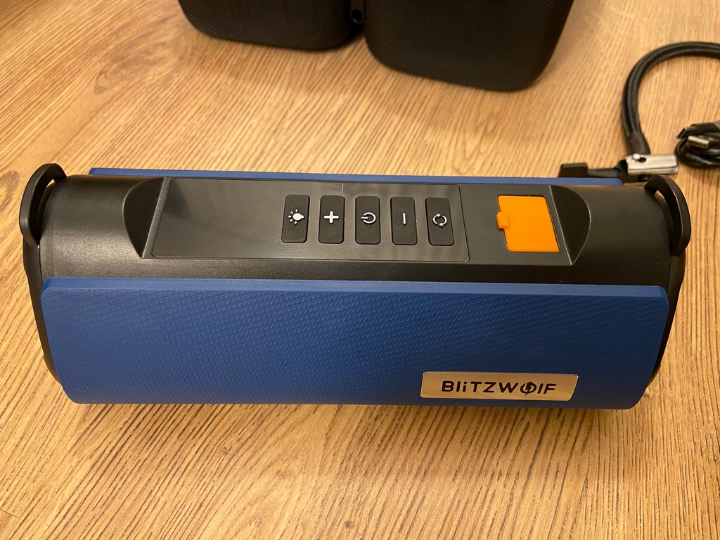Compresor electric, starter auto și baterie externă BlitzWolf - review