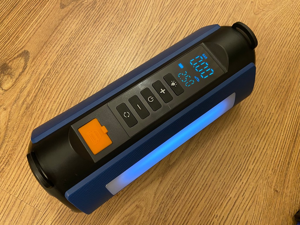 Compresor electric, starter auto și baterie externă BlitzWolf - review